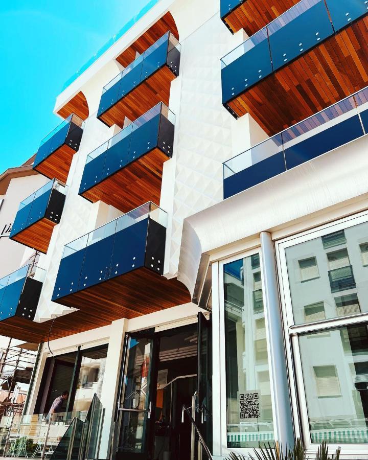 Hotel Montecarlo - Vista Mare Con Piscina & Area Fitness Riccione Zewnętrze zdjęcie