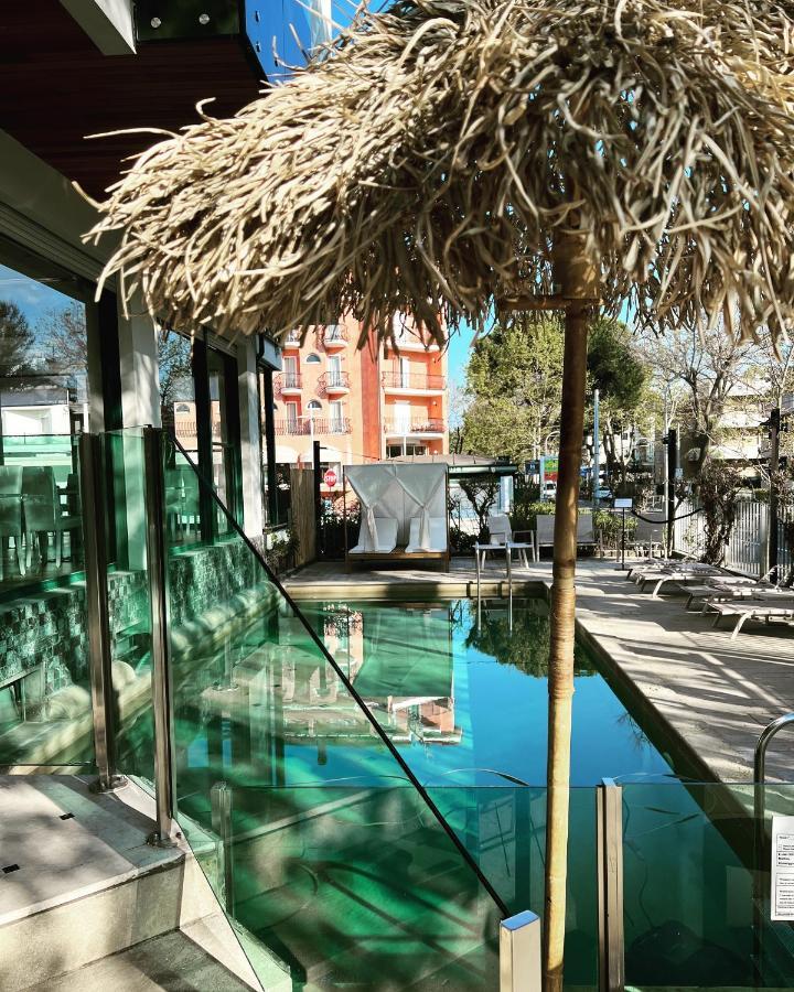 Hotel Montecarlo - Vista Mare Con Piscina & Area Fitness Riccione Zewnętrze zdjęcie