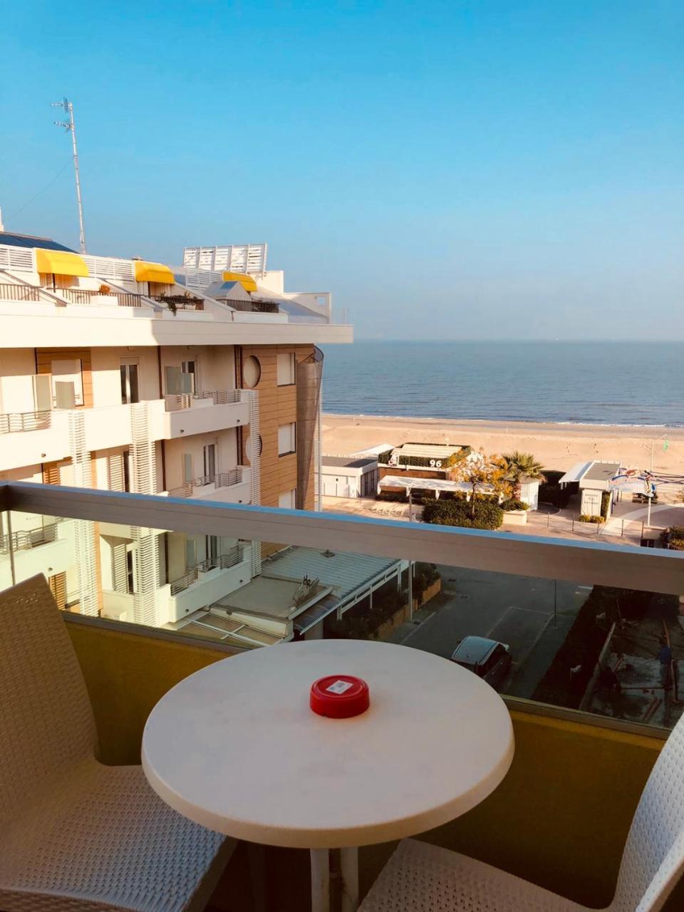 Hotel Montecarlo - Vista Mare Con Piscina & Area Fitness Riccione Zewnętrze zdjęcie