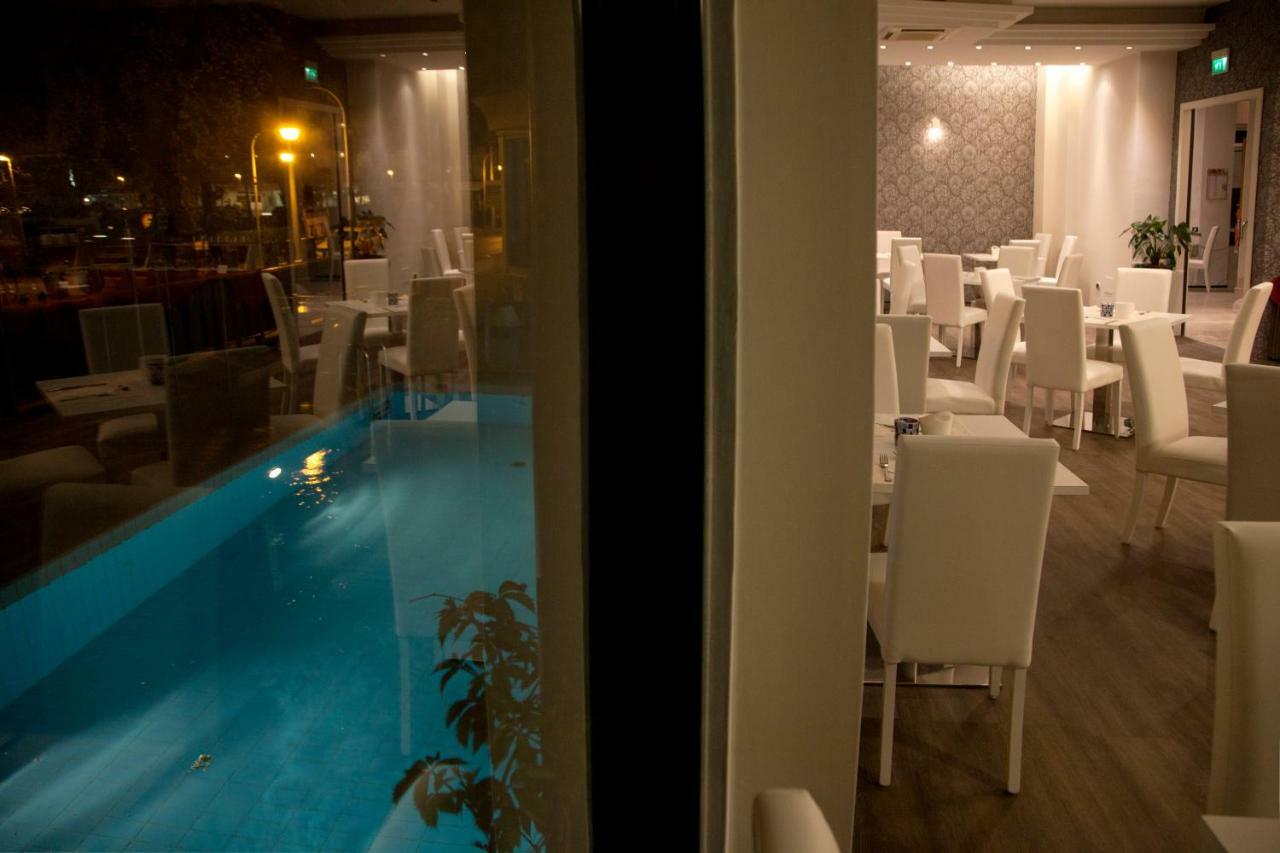 Hotel Montecarlo - Vista Mare Con Piscina & Area Fitness Riccione Zewnętrze zdjęcie