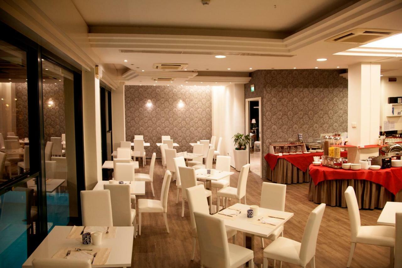 Hotel Montecarlo - Vista Mare Con Piscina & Area Fitness Riccione Zewnętrze zdjęcie