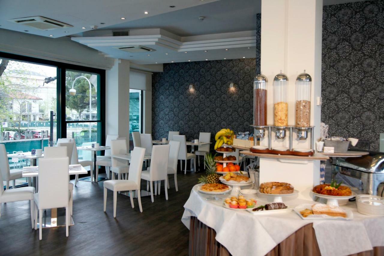 Hotel Montecarlo - Vista Mare Con Piscina & Area Fitness Riccione Zewnętrze zdjęcie