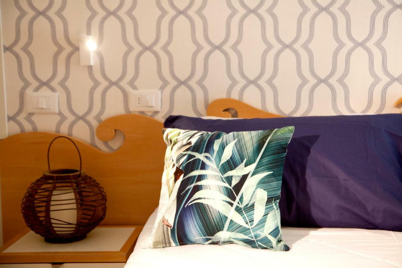 Hotel Montecarlo - Vista Mare Con Piscina & Area Fitness Riccione Zewnętrze zdjęcie