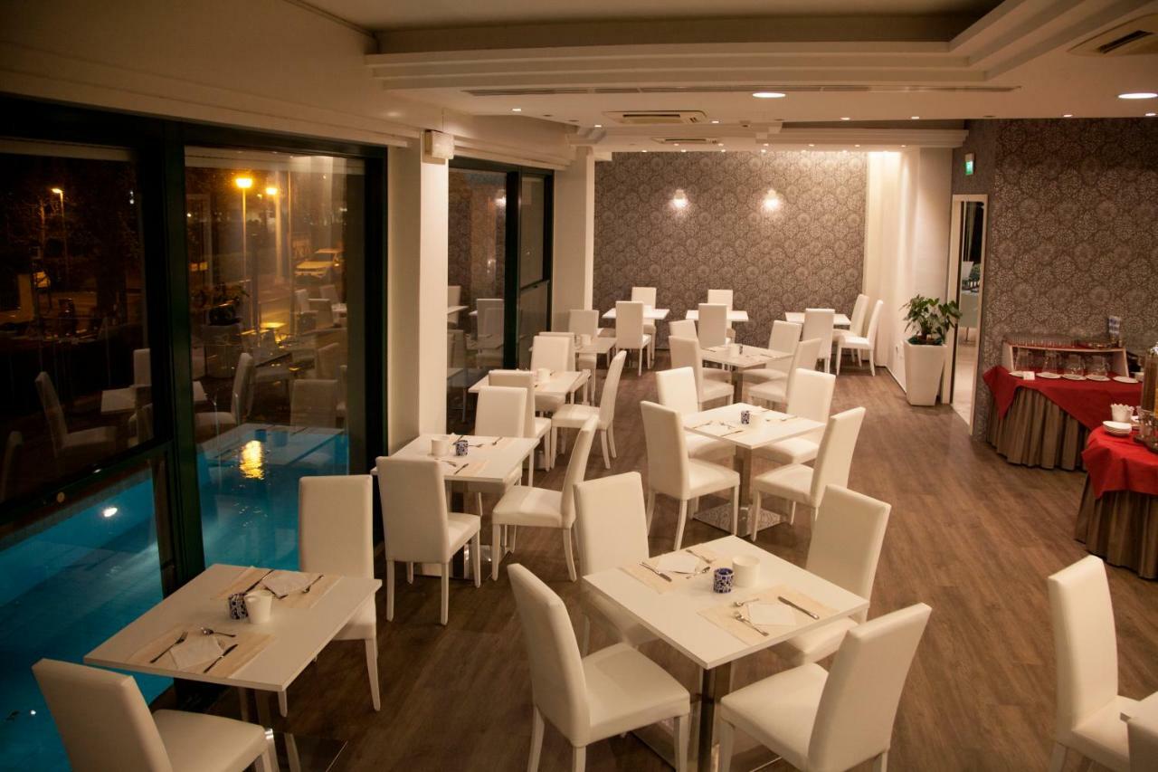 Hotel Montecarlo - Vista Mare Con Piscina & Area Fitness Riccione Zewnętrze zdjęcie