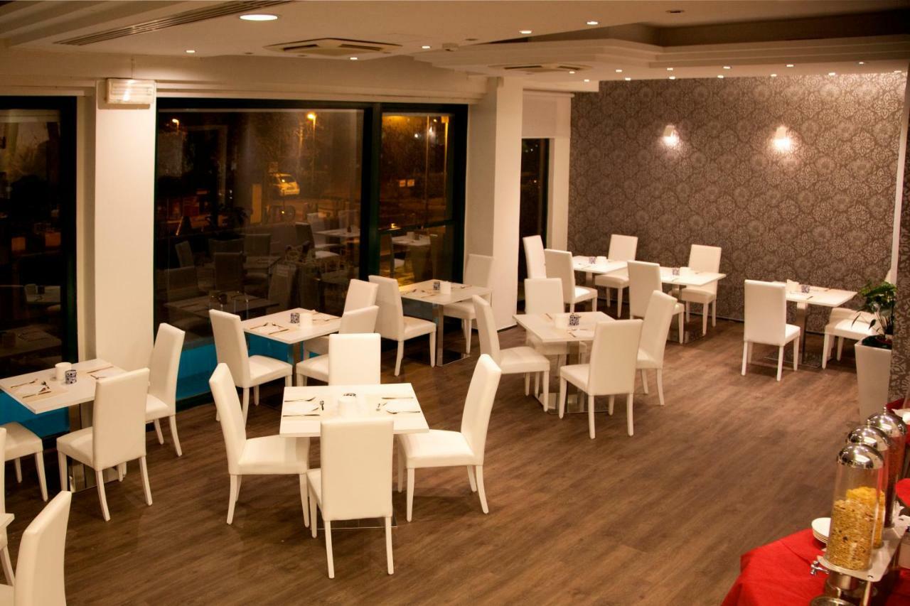 Hotel Montecarlo - Vista Mare Con Piscina & Area Fitness Riccione Zewnętrze zdjęcie