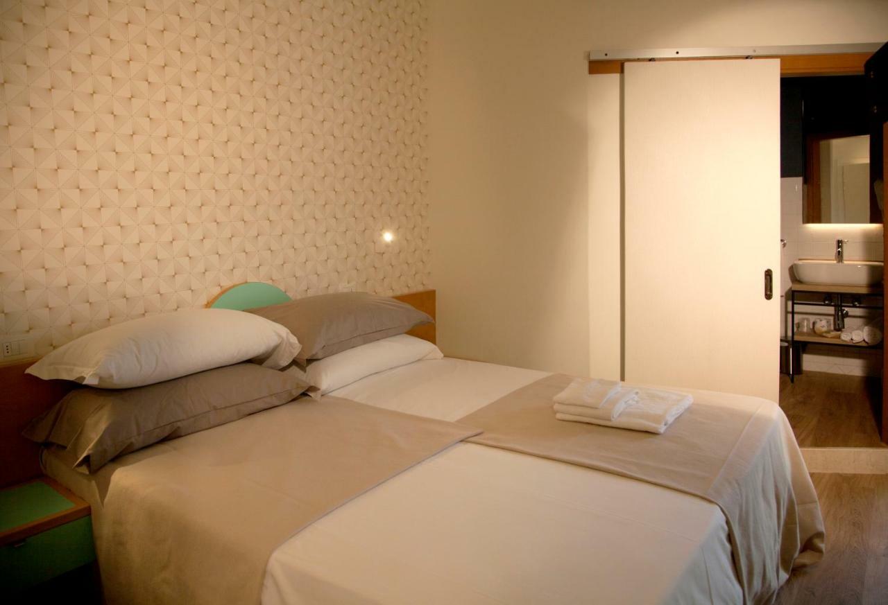 Hotel Montecarlo - Vista Mare Con Piscina & Area Fitness Riccione Zewnętrze zdjęcie