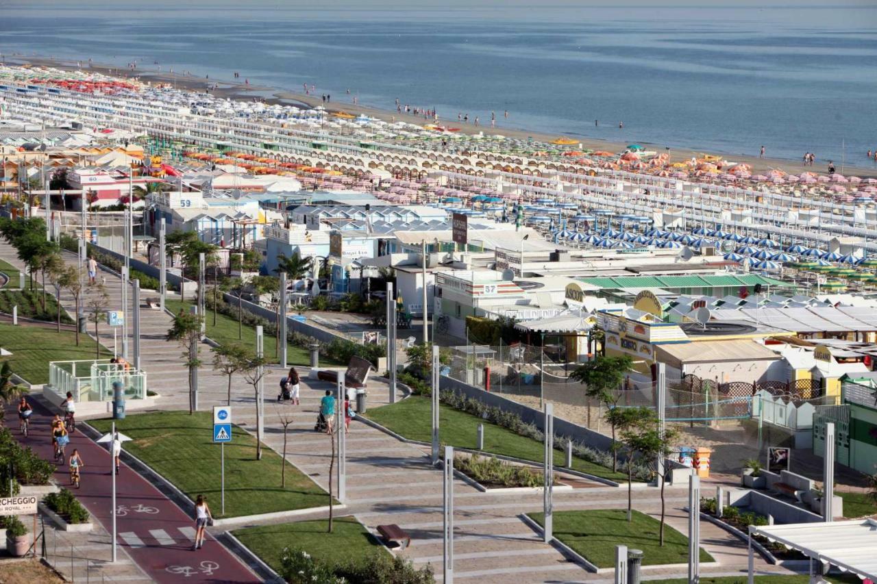 Hotel Montecarlo - Vista Mare Con Piscina & Area Fitness Riccione Zewnętrze zdjęcie